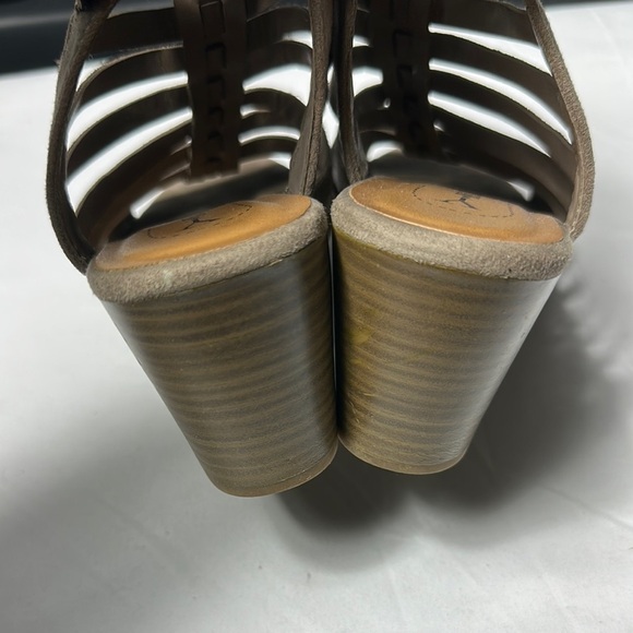 Y.not? Tan Wedge Gladiator Sandals with Ankle Strap Sz 7 - Picture 15 of 16